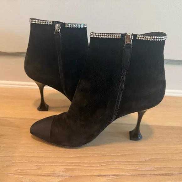 SOLD 🎊Chanel Black Suede Comet star boots - Picture 6 of 9